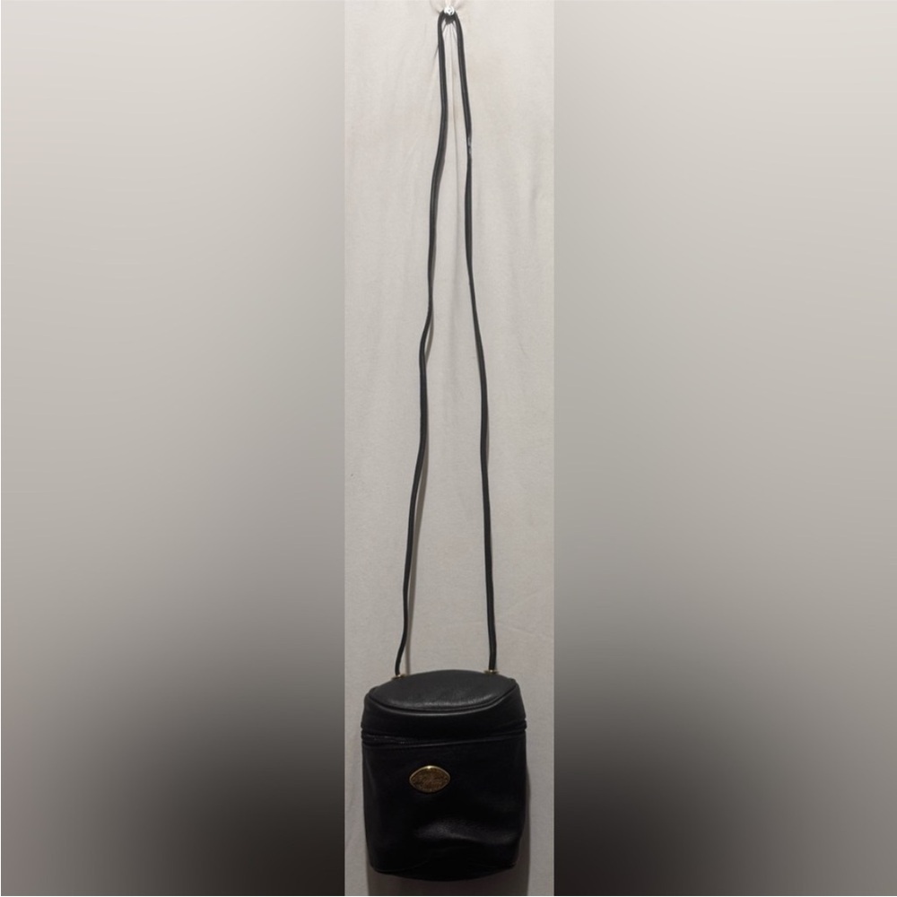 Caggiano Elegant Black Leather Crossbody Bag
